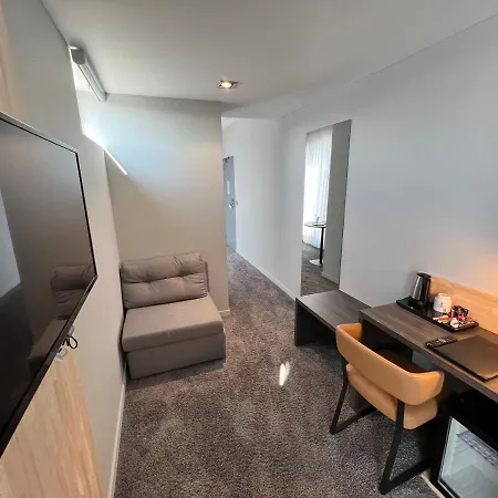 Western Royal Centre Szálloda 3*