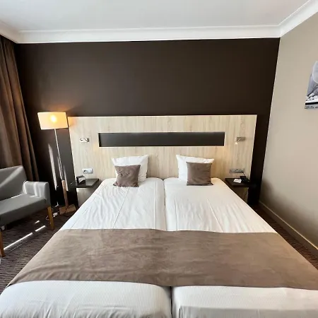 Western Royal Centre Szálloda 3*